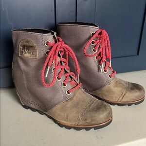 Sorel Women's Gray and Red Lace-Up Boots